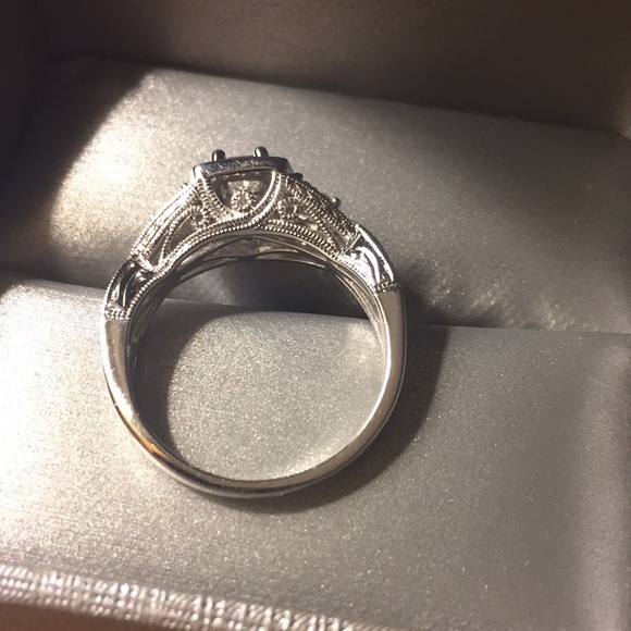 Ring - Picture 4 of 5
